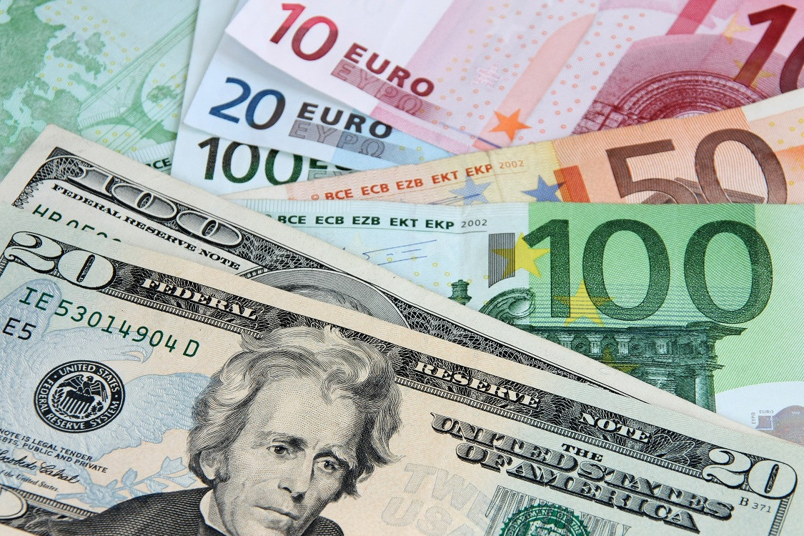 L’euro détrône le dollar : la Suisse mise sur la monnaie européenne