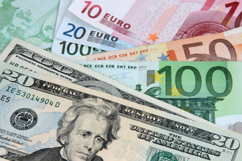 L’euro détrône le dollar : la Suisse mise sur la monnaie européenne