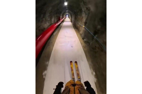 Une descente à ski terrifiante filmée en Suisse - VIDÉO