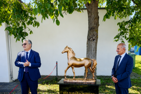 Un monument dédié au cheval du Karabakh inauguré en Suisse - PHOTO