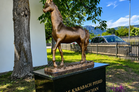 Un monument dédié au cheval du Karabakh inauguré en Suisse - PHOTO