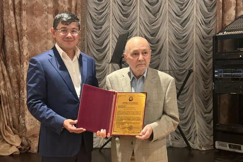 Fuad Mouradov a tenu des rencontres à New York